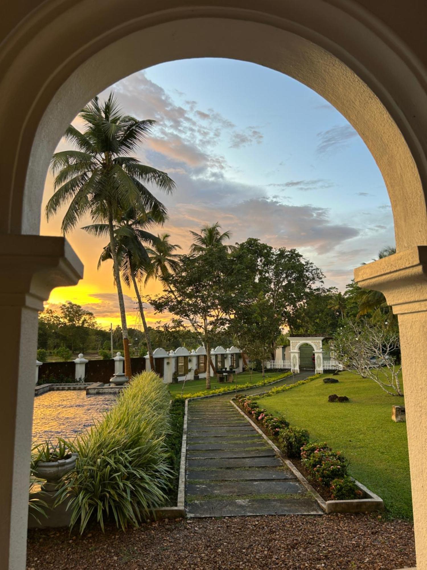 Villa Kubura Hikkaduwa Buitenkant foto