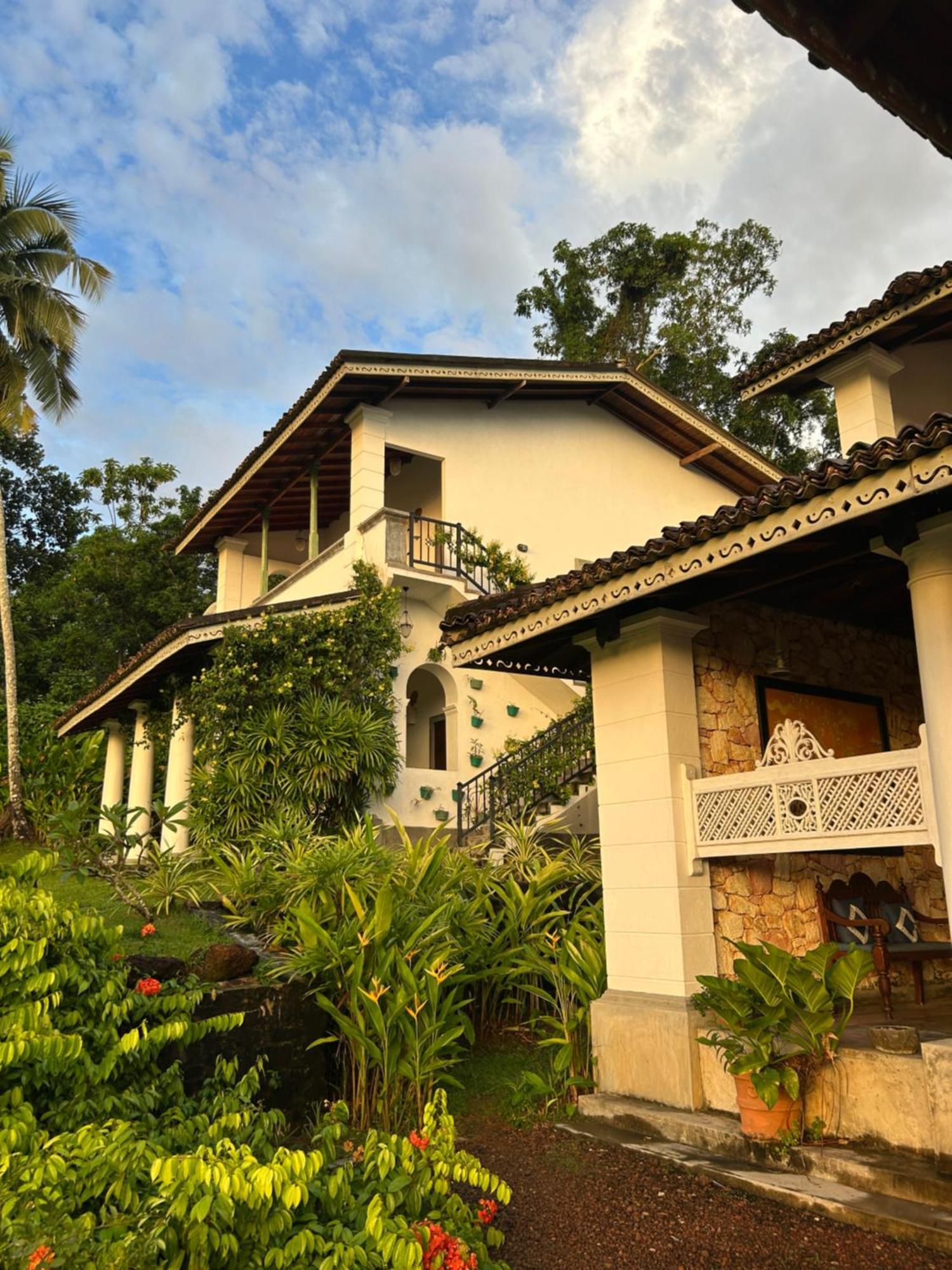 Villa Kubura Hikkaduwa Buitenkant foto