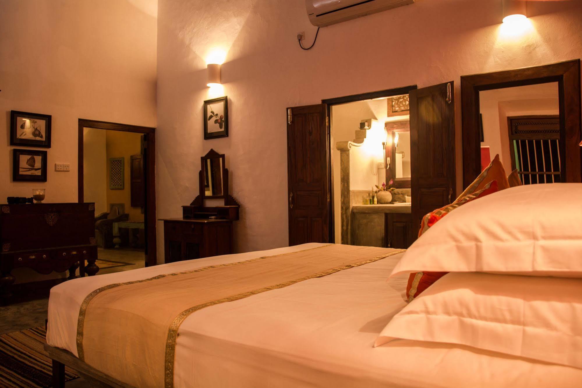 Villa Kubura Hikkaduwa Buitenkant foto