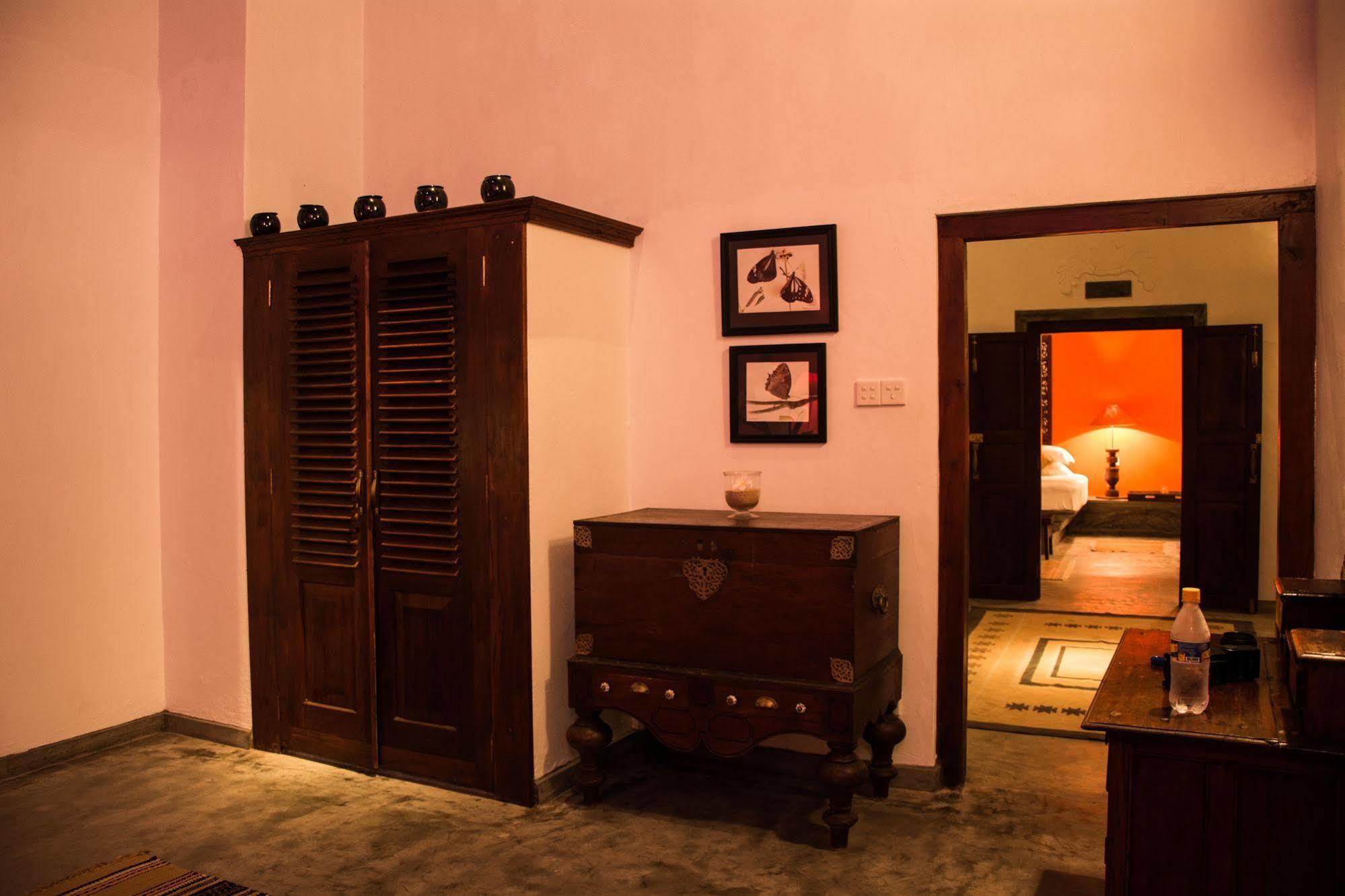 Villa Kubura Hikkaduwa Buitenkant foto