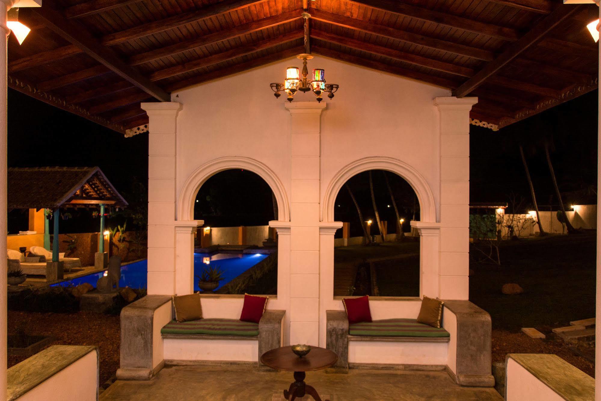 Villa Kubura Hikkaduwa Buitenkant foto