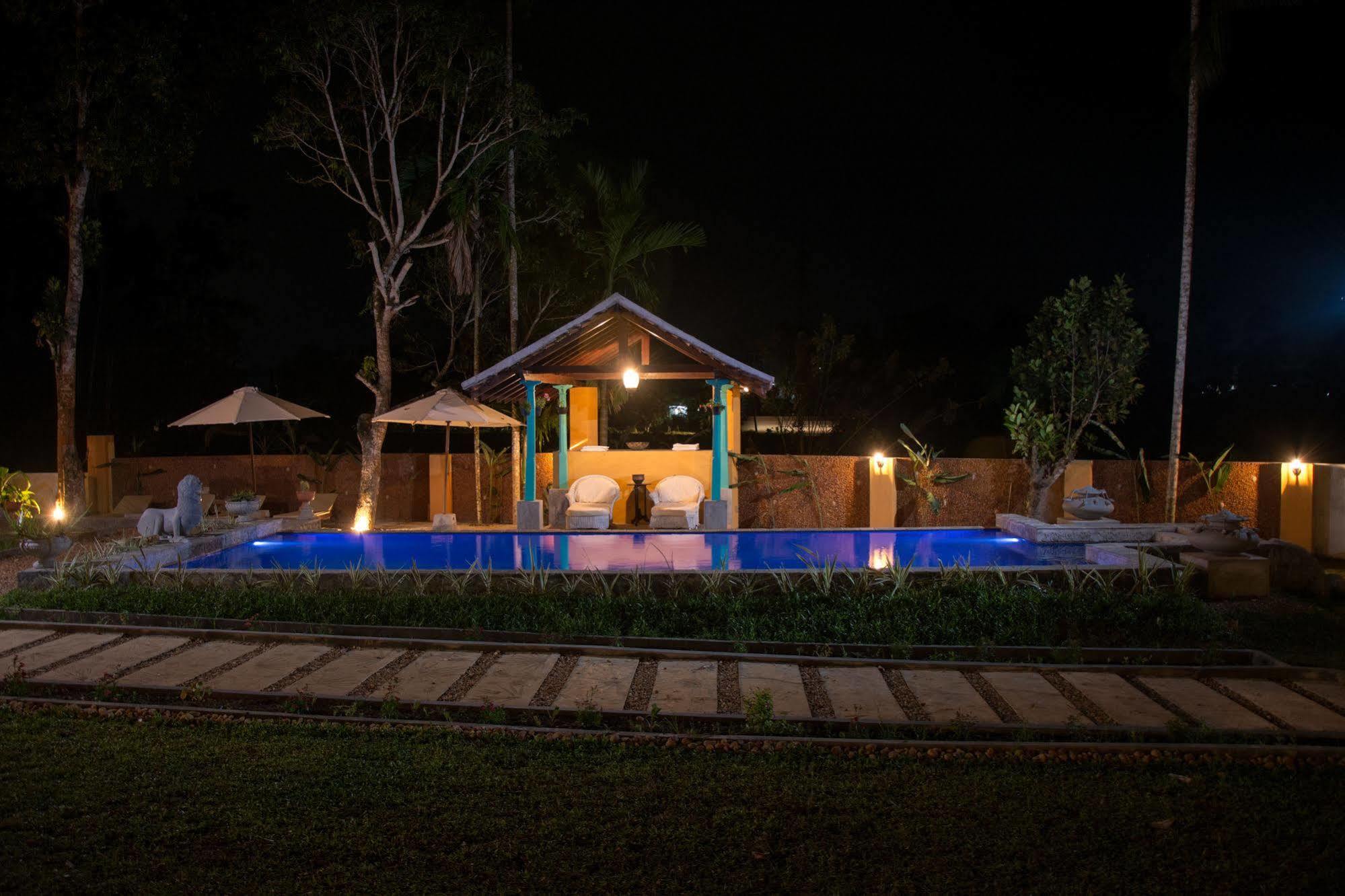 Villa Kubura Hikkaduwa Buitenkant foto